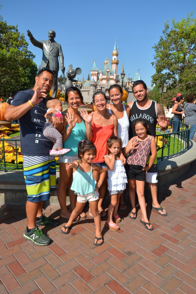 disneyland photopass family photo