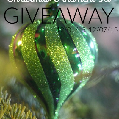 GIVEAWAY: Green & Gold Glitter Glass Ornament Set from Tree Classics