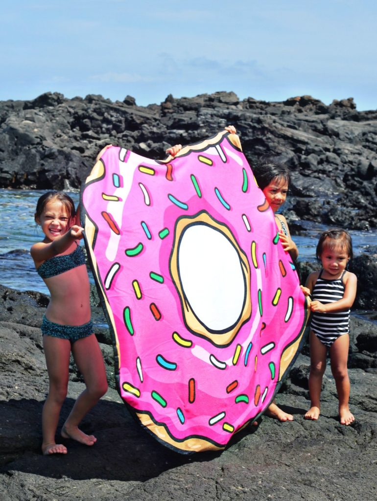 giant-donut-beach-towel